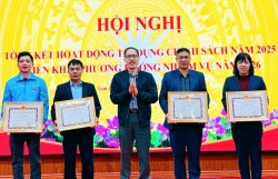 Khen thưởng 13 tập thể, cá nhân tiêu biểu trong công tác tín dụng