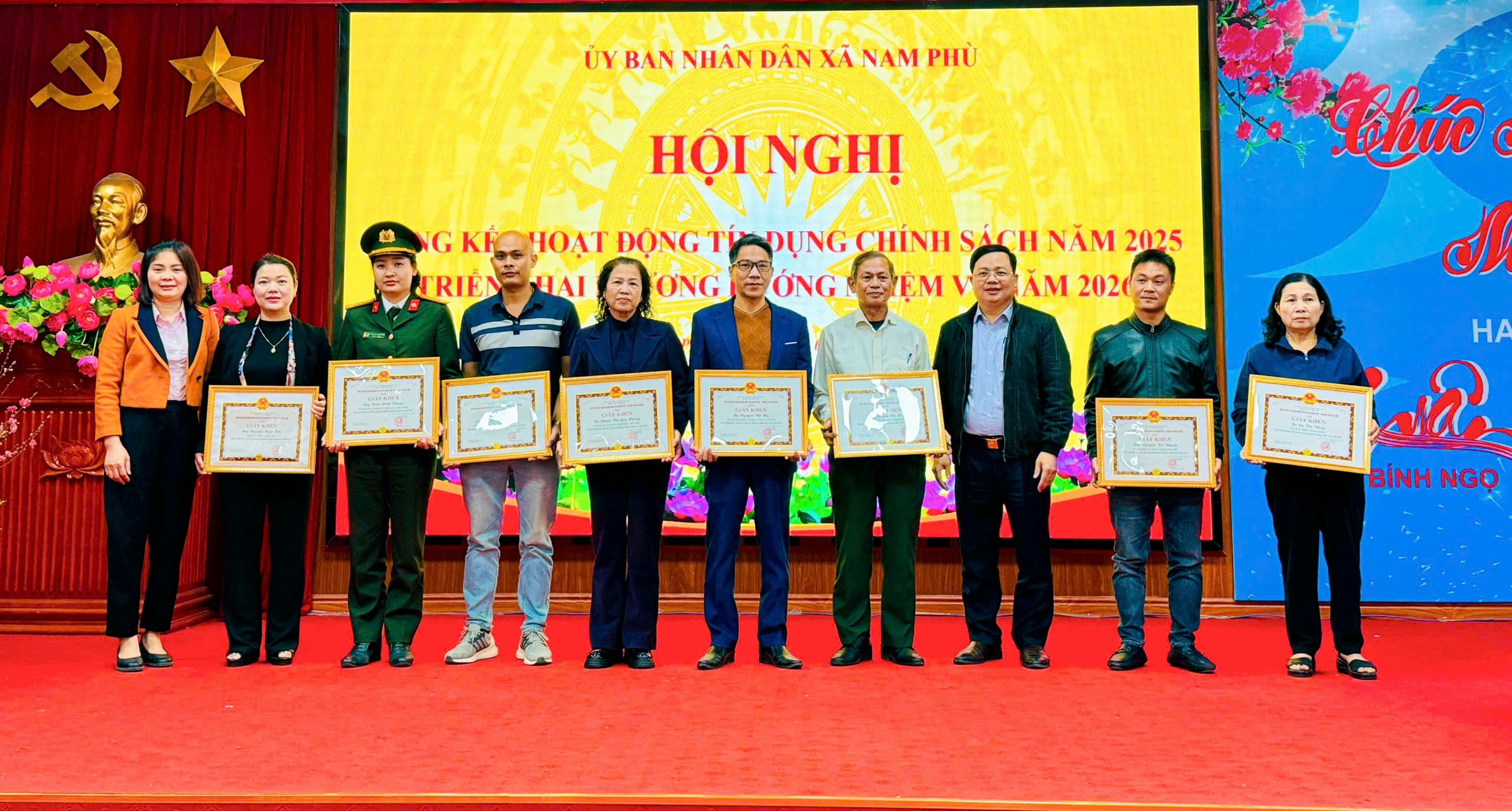 Khen thưởng 13 tập thể, cá nhân tiêu biểu trong công tác tín dụng