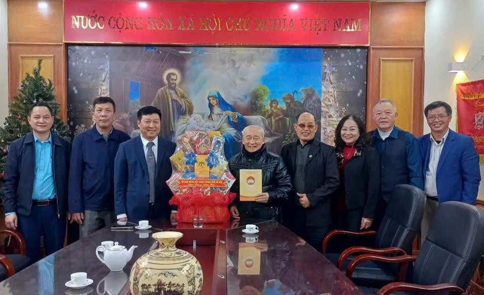 Lãnh đạo MTTQ TP Hà Nội thăm, chúc Tết các cơ sở tôn giáo
