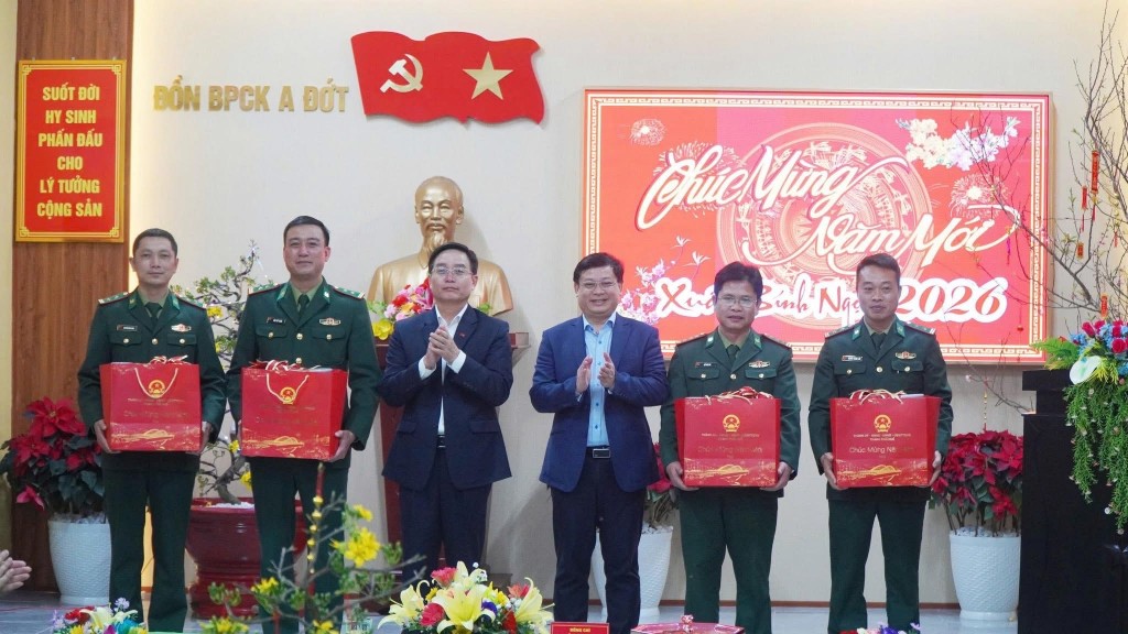 Lãnh đạo thành phố Huế thăm và chúc Tết các Đồn biên phòng