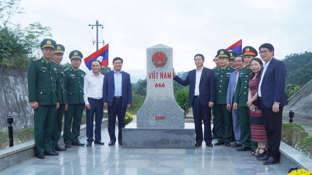 Lãnh đạo thành phố Huế thăm cột mốc biên giới Đồn Biên Phòng Lâm Đớt tại xã A Lưới 4