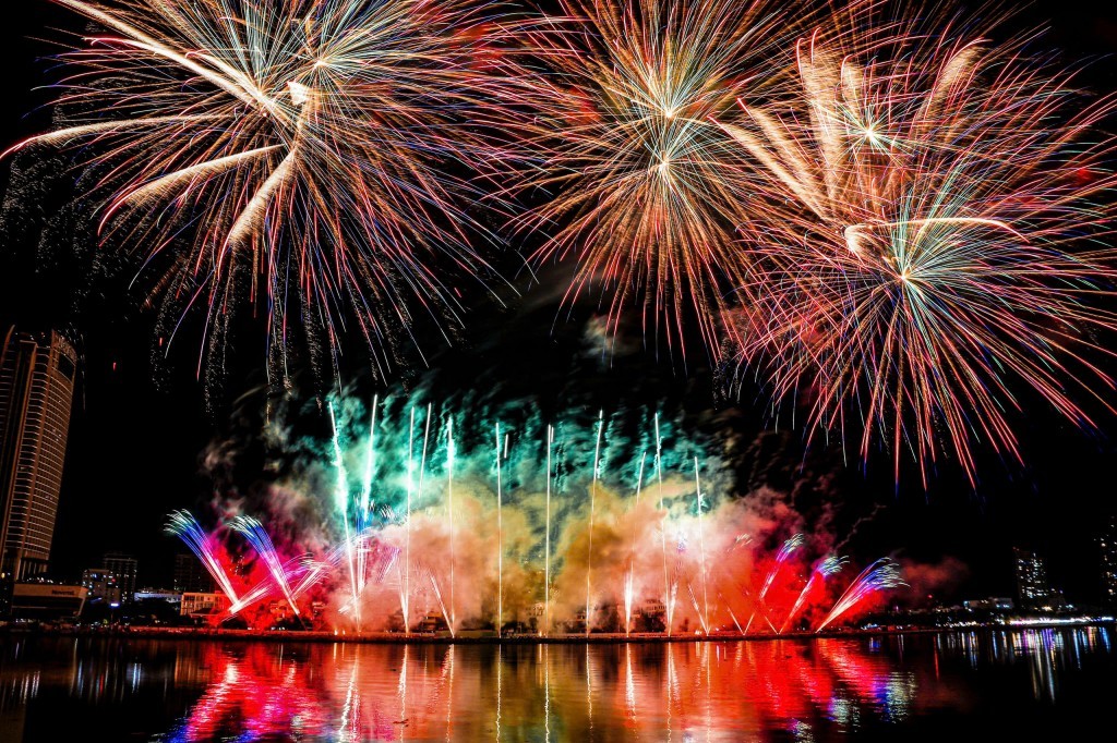 Đà Nẵng sẽ tổ chức bắn pháo hoa đêm Giao thừa Tết Bính Ngọ 2026 tại 6 điểm trên toàn địa bàn thành phố.