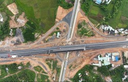 Tiếp tục cấm nhiều loại xe qua cao tốc La Sơn - Hòa Liên