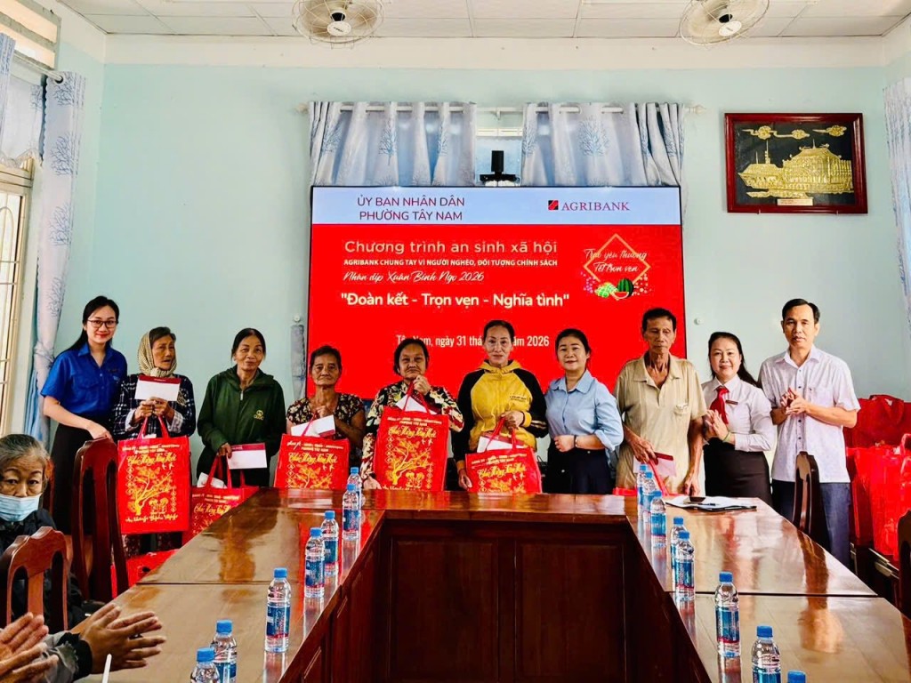 Chung tay không để ai thiếu Tết