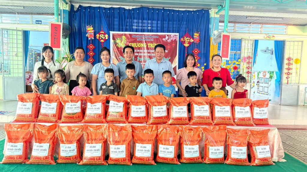 Chung tay không để ai thiếu Tết