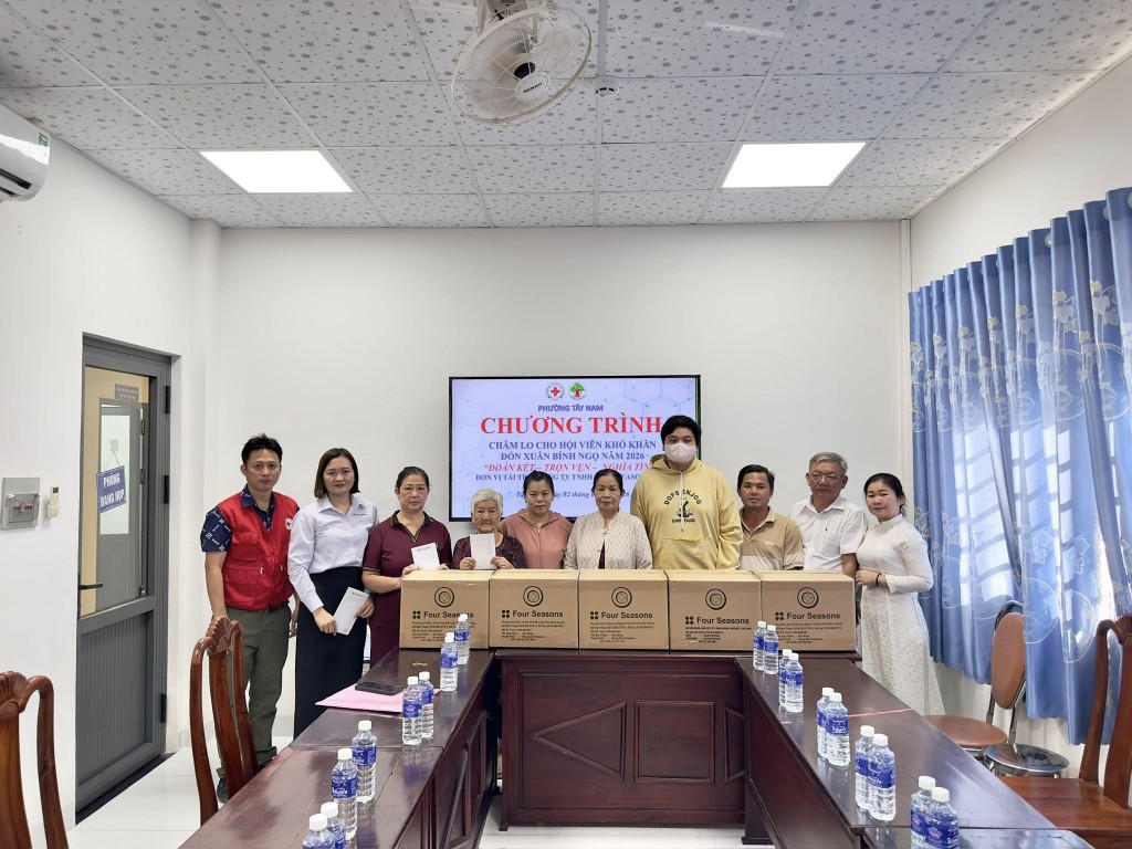 Chung tay không để ai thiếu Tết