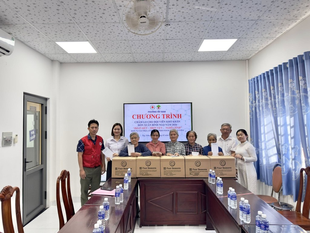 Hội Chữ thập đỏ phường Tây Nam phối hợp Hội Người Cao tuổi phường và Công ty TNHH FOUR SEASONS VINA tổ chức chương trình chăm lo Xuân Bính Ngọ 2026 cho hội viên có hoàn cảnh khó khăn trên địa bàn.