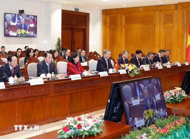 Tổng Bí thư Tô Lâm hội kiến Chủ tịch Quốc hội Lào Saysomphone Phomvihane. (Ảnh: Thống Nhất/TTXVN)