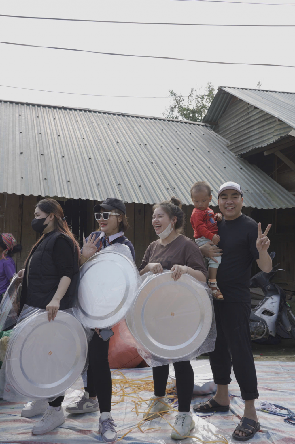 Nguyễn Bích Ngọc và hành trình mang những món quà nhỏ đến vùng cao Lào Cai