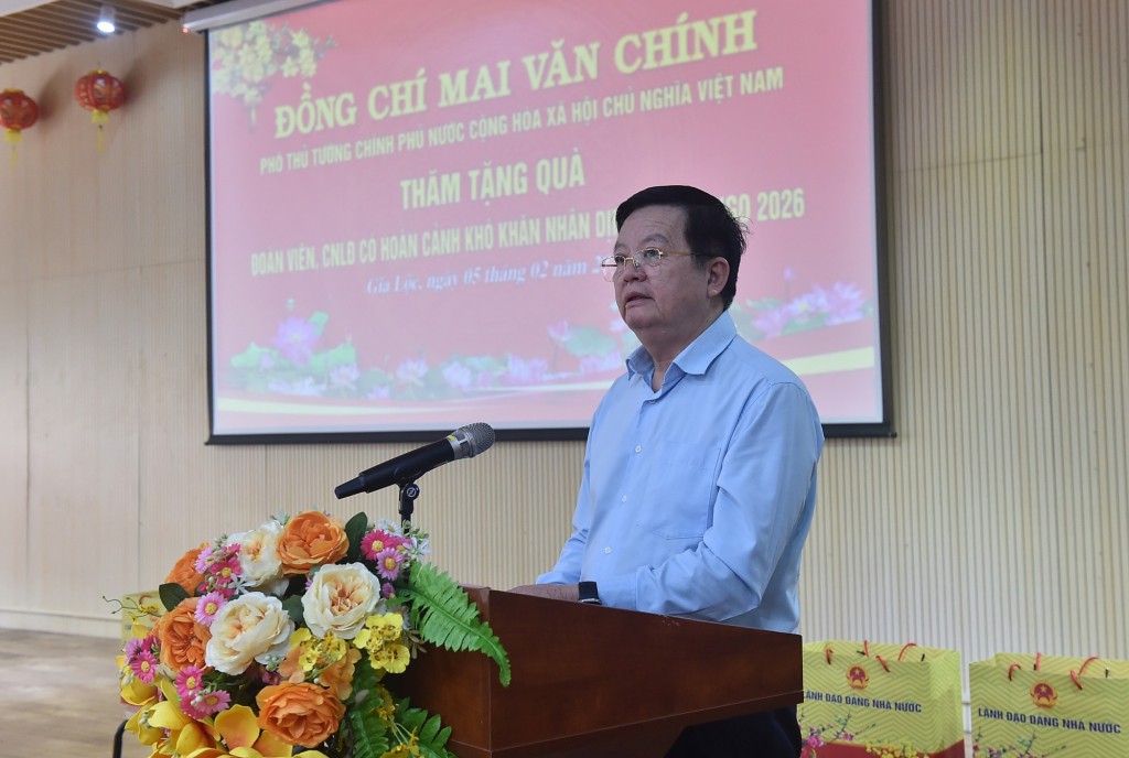 Phó Thủ tướng đề nghị tỉnh Tây Ninh tiếp tục rà soát, chăm lo chu đáo đời sống, sinh hoạt của các gia đình chính sách, người có công với cách mạng, người nghèo, người yếu thế, công nhân lao động có hoàn cảnh khó khăn tại cộng đồng, tại cơ sở, để mọi người, mọi nhà đón Tết an toàn, vui tươi, lành mạnh, tiết kiệm - Ảnh: VGP/Giang Thanh