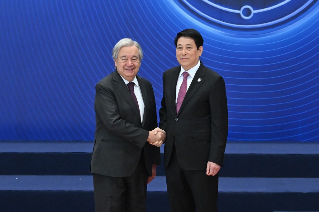 Chủ tịch nước Lương Cường đón tiếp Tổng Thư ký LHQ António Guterres tại Lễ mở ký và Hội nghị cấp cao Công ước của LHQ về chống tội phạm mạng