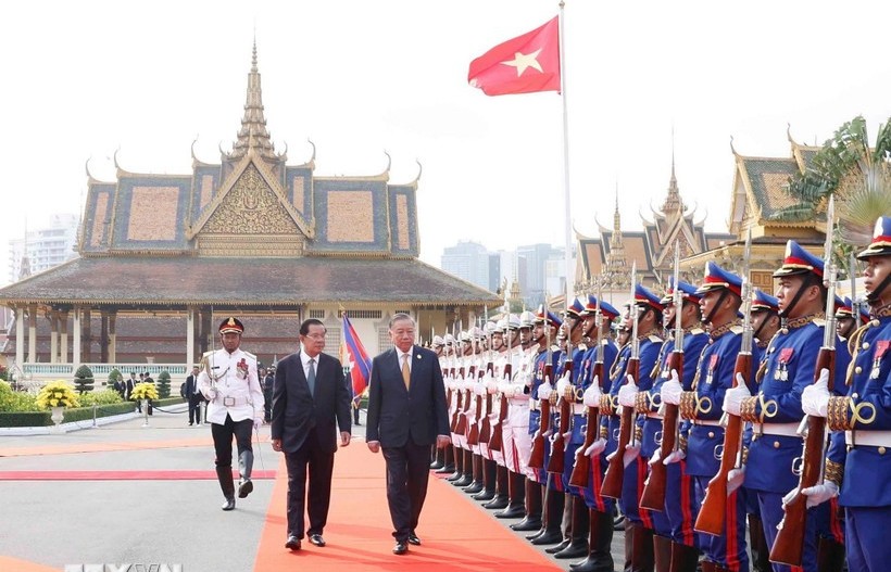 Lễ đón trọng thể Tổng Bí thư Tô Lâm thăm cấp Nhà nước tới Vương quốc Campuchia