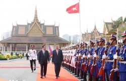 Lễ đón trọng thể Tổng Bí thư Tô Lâm thăm cấp Nhà nước tới Vương quốc Campuchia