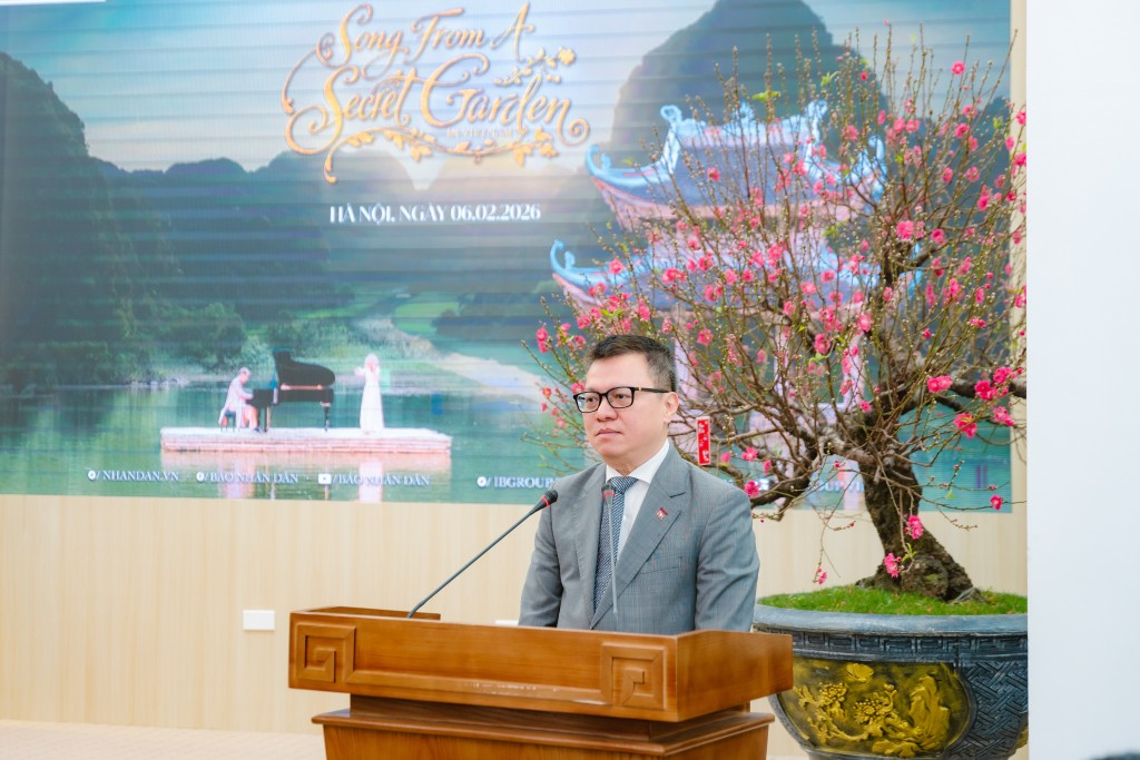 Đồng chí Lê Quốc Minh, Ủy viên Ban Chấp hành Trung ương Đảng, Tổng Biên tập, Bí thư Đảng ủy Báo Nhân Dân, Phó Trưởng Ban Tuyên giáo và Dân vận Trung ương, Chủ tịch Hội Nhà báo Việt Nam phát biểu tại buổi ra mắt MV