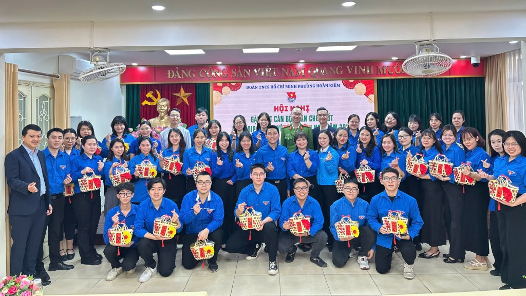 Đại biểu chụp ảnh lưu niệm tại chương trình