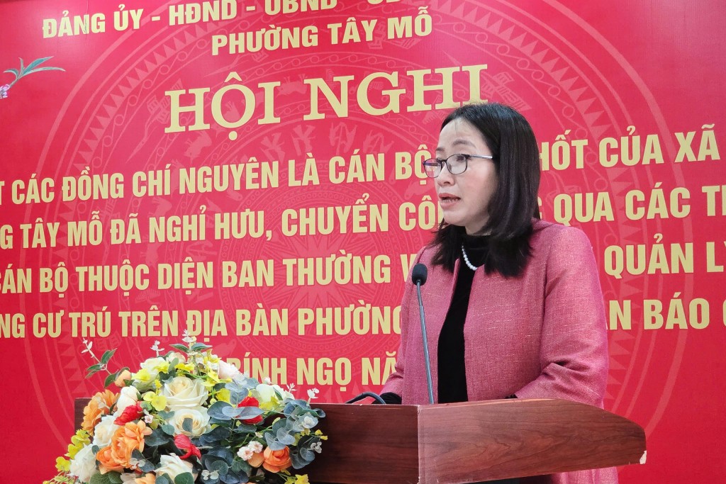 Bí thư Đảng ủy, Chủ tịch HĐND phường Tây Mỗ Hoàng Thị Thúy Hằng phát biểu tri ân các thế hệ lãnh đạo phường Tây Mỗ Bí thư Đảng ủy, Chủ tịch HĐND phường Tây Mỗ Hoàng Thị Thúy Hằng phát biểu tri ân các thế hệ lãnh đạo phường Tây Mỗ