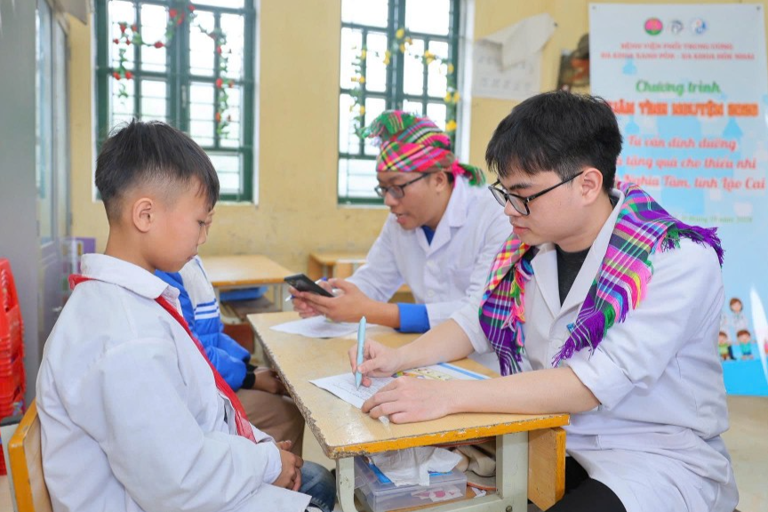 Những bước chân tình nguyện nối dài yêu thương tới các vùng đất khó