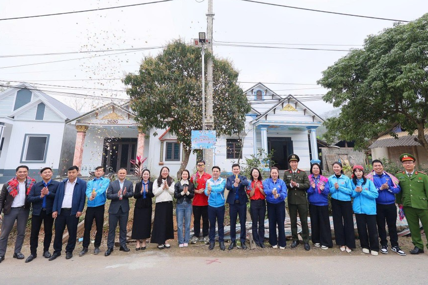 Những bước chân tình nguyện nối dài yêu thương tới các vùng đất khó