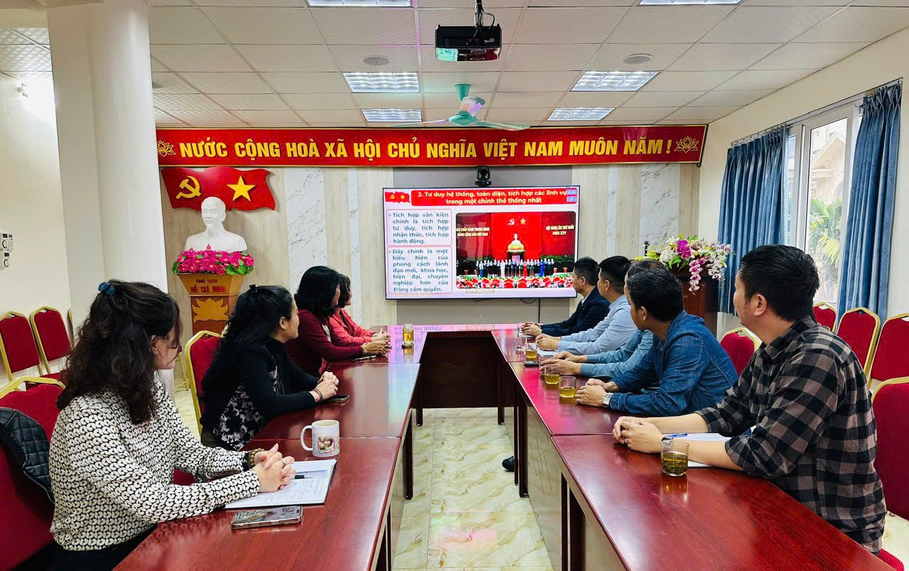 Các đảng viên tập trung nghiên cứu, học tập, quán triệt và triển khai thực hiện Nghị quyết Đại hội XIV của Đảng