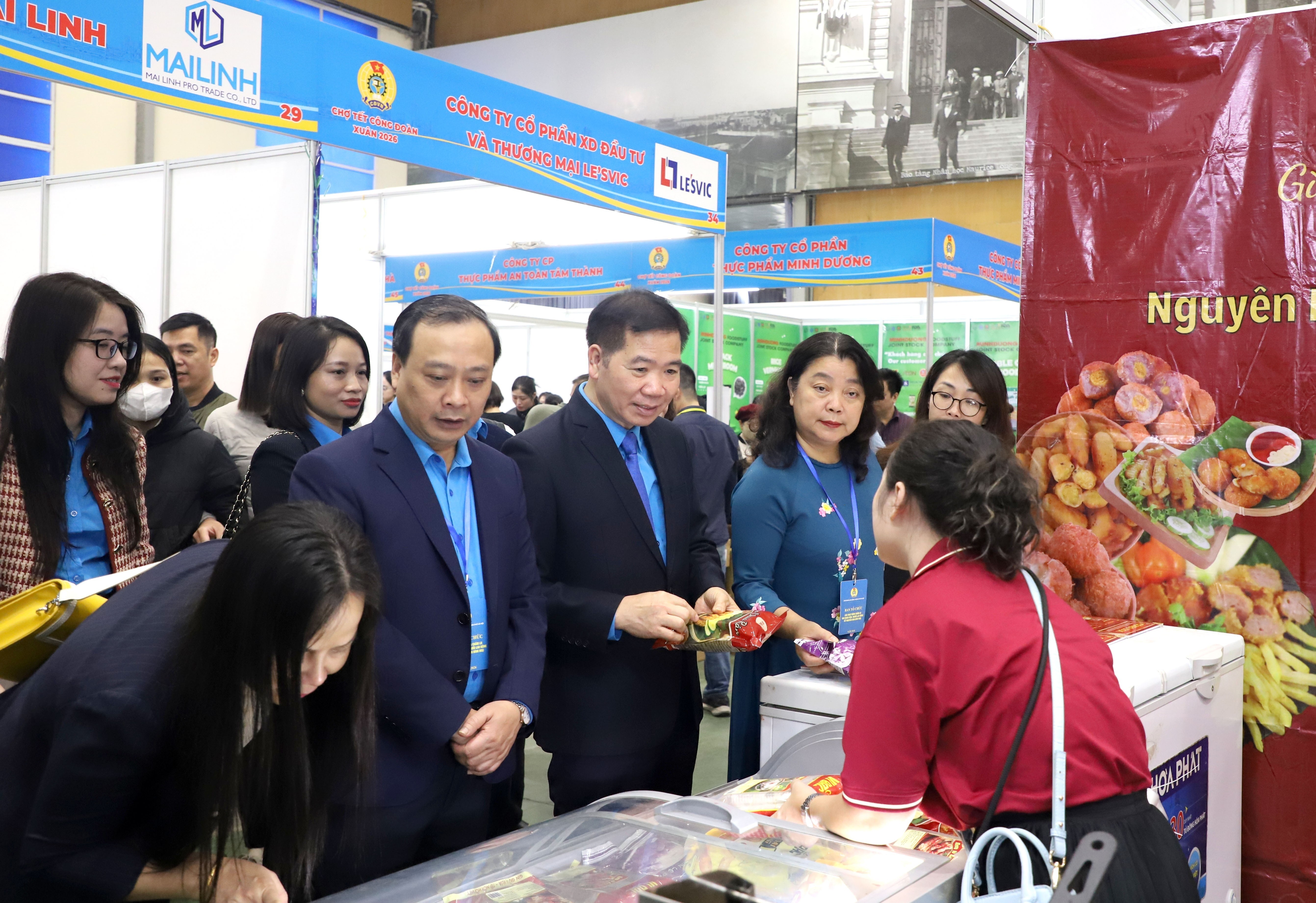 Chợ Tết Công đoàn - Mang Tết đủ đầy đến người lao động