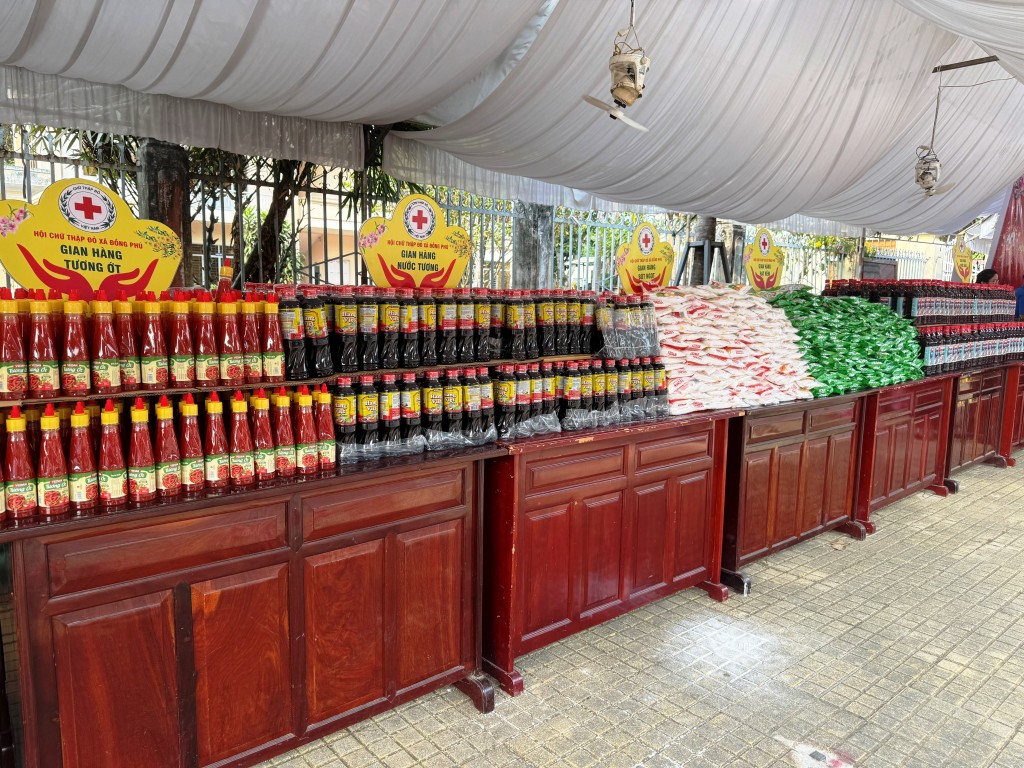 Gian hàng 0 đồng cho bà con xã Đồng Phú