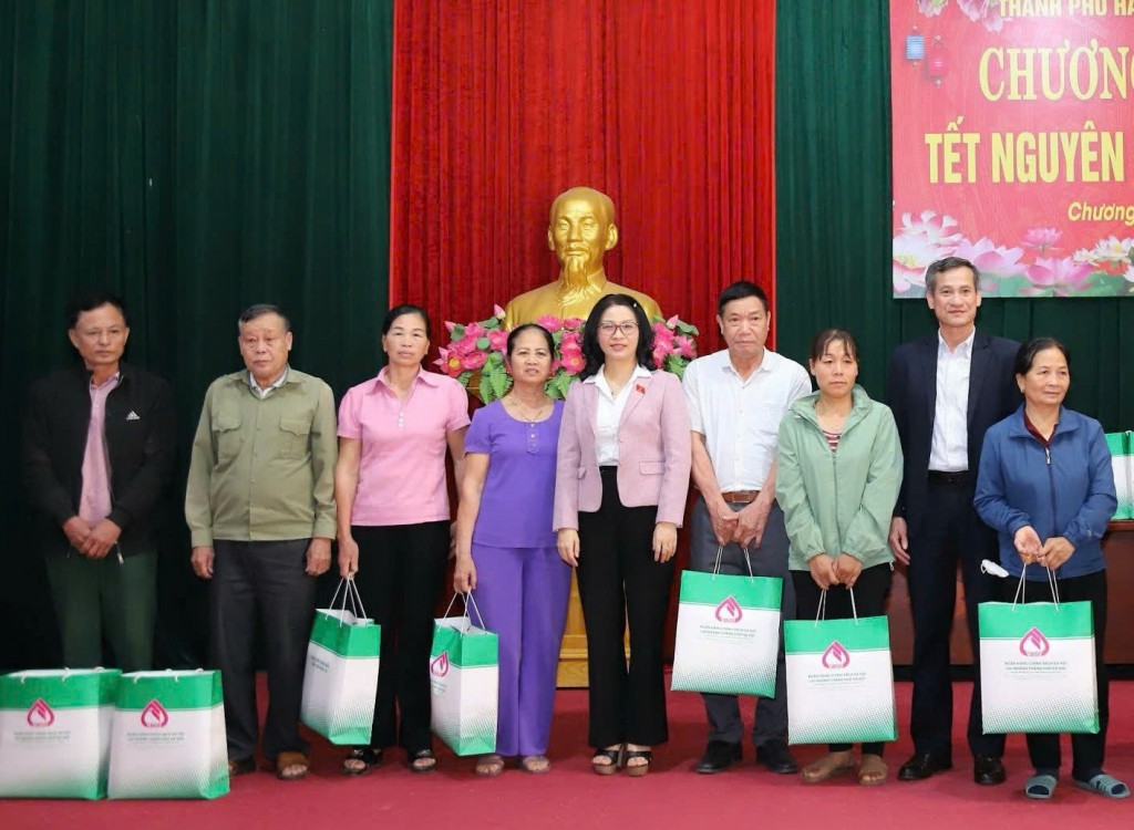  GS.TS. Nguyễn Thị Lan - Bí thư Đảng uỷ, Giám đốc Học viện Nông nghiệp Việt Nam:  Học viện luôn coi trọng trách nhiệm xã hội, tích cực đồng hành cùng các địa phương trong các hoạt động vì cộng đồng