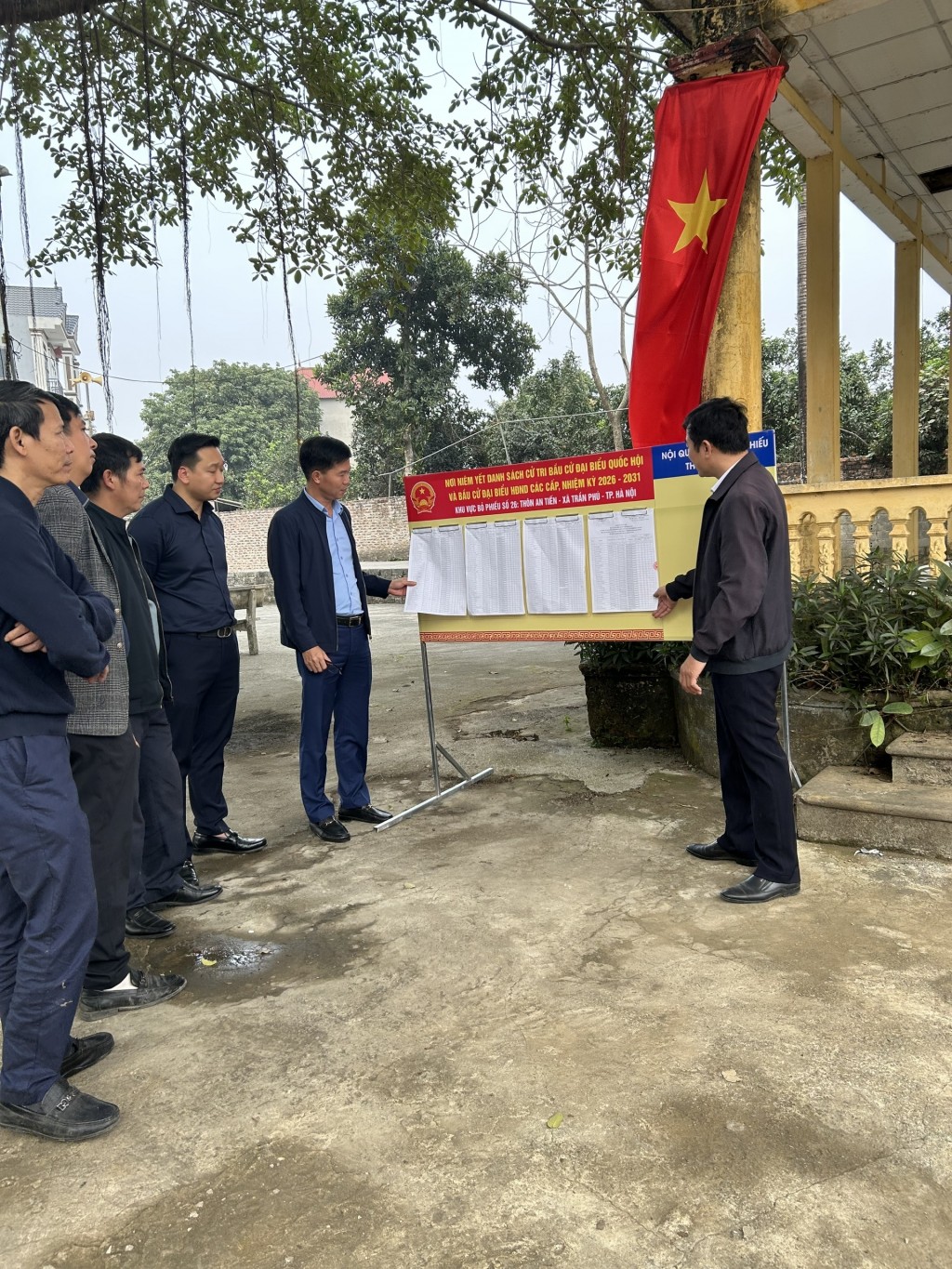 Xã Trần Phú kiểm tra danh sách cử tri và khu vực bỏ phiếu chuẩn bị bầu cử 2026-2031