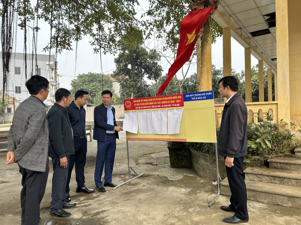 Xã Trần Phú kiểm tra danh sách cử tri và khu vực bỏ phiếu chuẩn bị bầu cử 2026-2031