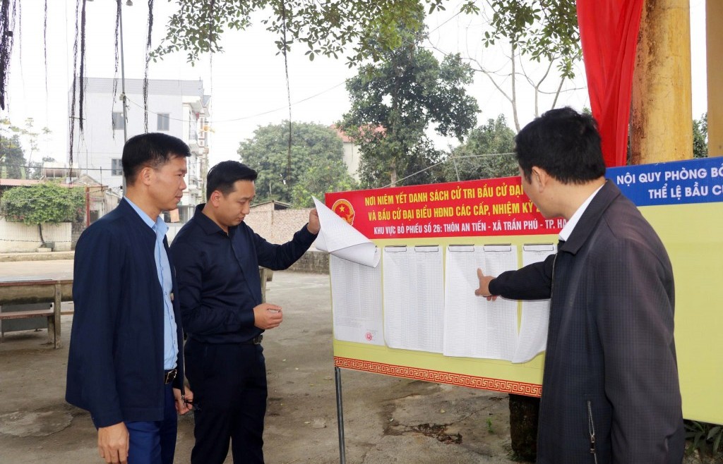 Xã Trần Phú kiểm tra danh sách cử tri và khu vực bỏ phiếu chuẩn bị bầu cử 2026 - 2031