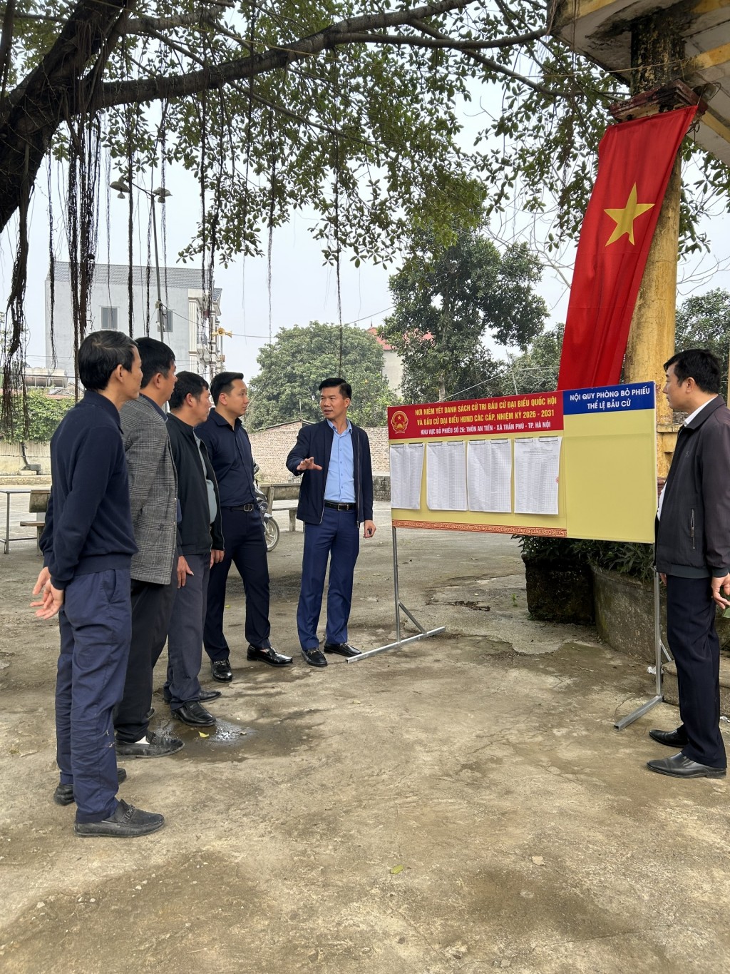 Xã Trần Phú kiểm tra danh sách cử tri và khu vực bỏ phiếu chuẩn bị bầu cử 2026-2031