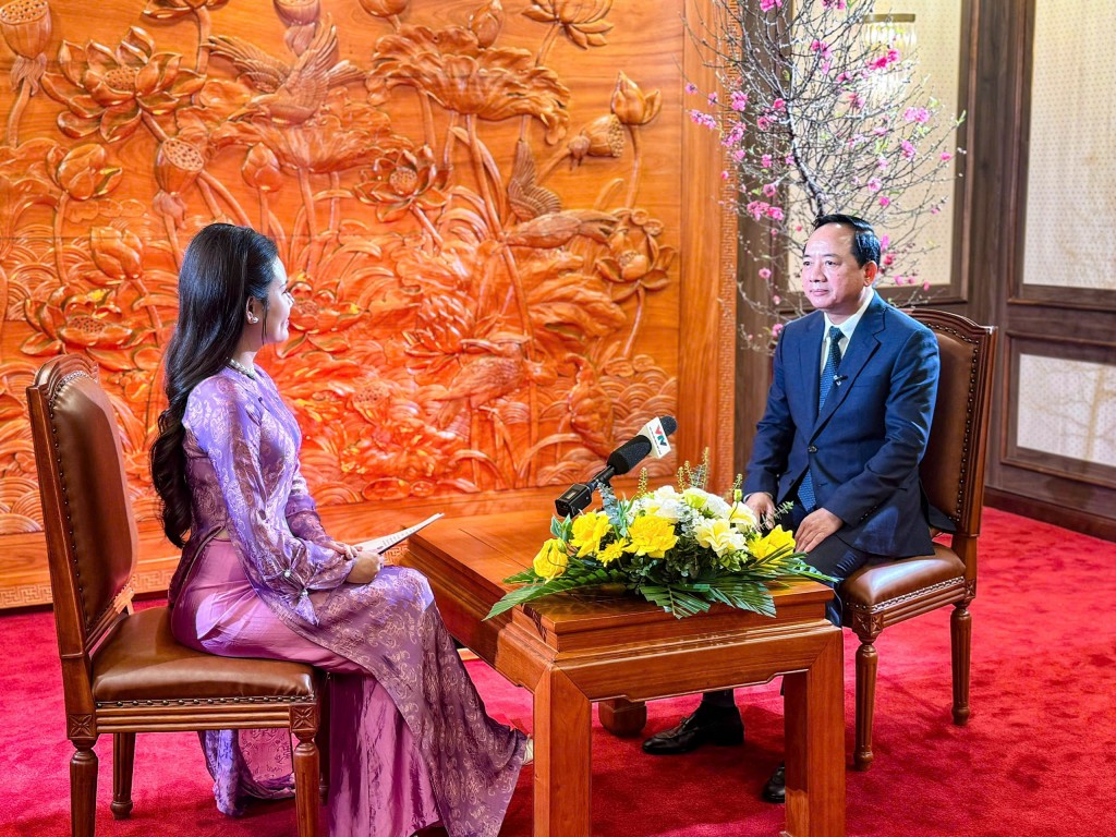 Chương trình có cuộc phỏng vấn với đồng chí Trịnh Văn Quyết - Ủy viên Bộ Chính trị, Bí thư Trung ương Đảng, Trưởng ban Tuyên giáo và Dân vận Trung ương 