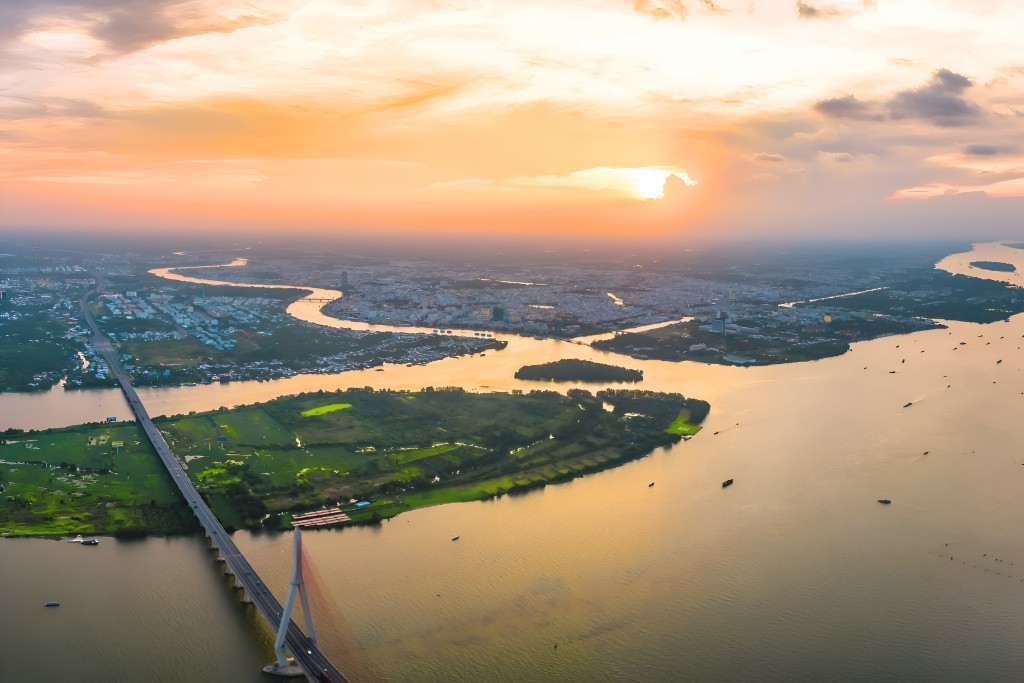 Sông nước vẫn là bản sắc cốt lõi trong tiến trình đô thị hóa, tạo nên nét riêng của Cần Thơ - đô thị phát triển từ sông, hướng ra biển