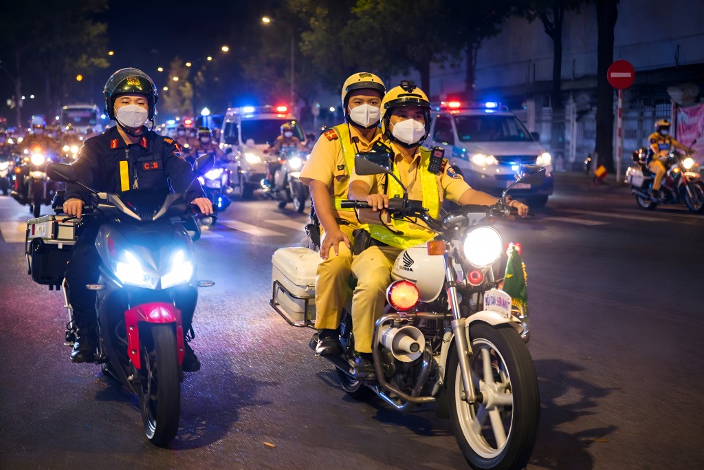 Lực lượng Công an TP Hồ Chí Minh tuần tra xuyên đêm, bảo đảm an ninh, trật tự cho thành phố