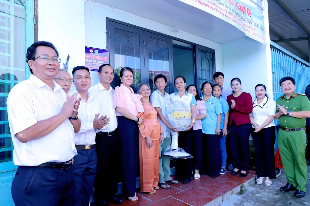 Từ sự chung tay của cộng đồng, MTTQ phường Thuận An trao nhà tình nghĩa, mang đến mái ấm mới cho gia đình chính sách