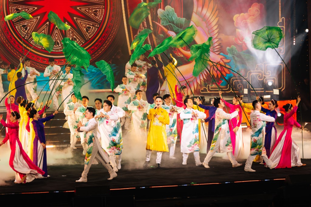 Hoàng Công Cường hạnh phúc khi chạm vào nỗi nhớ quê hương của kiều