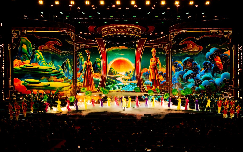 Hoàng Công Cường hạnh phúc khi chạm vào nỗi nhớ quê hương của kiều