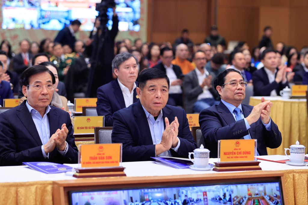 Thủ tướng Chính phủ Phạm Minh Chính, Phó Thủ tướng Nguyễn Chí Dũng, Bộ trưởng, Chủ nhiệm VPCP Trần Văn Sơn dự Lễ phát động Phong trào thi đua - Ảnh: VGP/Nhật Bắc