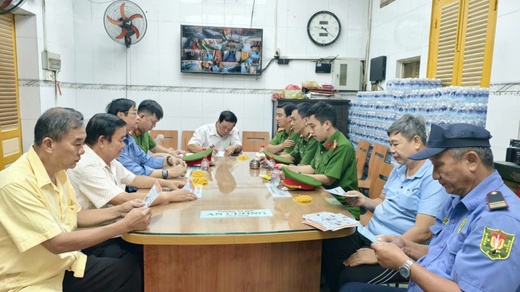 Ban Trị sự Miếu Bà Thiên Hậu ký cam kết tuân thủ các quy định pháp luật về đảm bảo an toàn PCCC