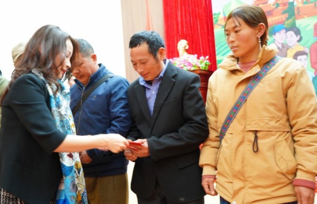 Ủy ban Trung ương Mặt trận Tổ quốc Việt Nam và SABECO chung tay trao 900 phần quà Tết