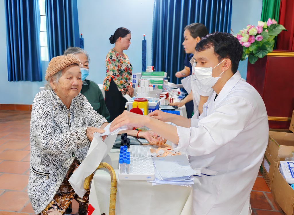 Công tác chăm lo an sinh xã hội góp phần ổn định đời sống người dân và củng cố sự đồng thuận cộng đồng Công tác chăm lo an sinh xã hội góp phần ổn định đời sống người dân và củng cố sự đồng thuận cộng đồng