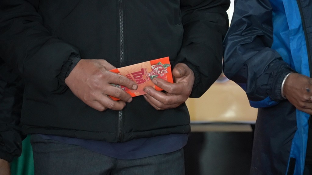 SABECO trao 900 phần quà mang thông điệp “Chung Vị Tết Việt” cho các hộ gia đình có hoàn cảnh khó khăn ở tỉnh Lào Cai & Tuyên Quang(1)