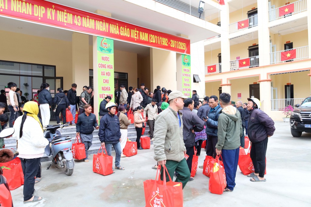 SABECO trao 900 phần quà mang thông điệp “Chung Vị Tết Việt” cho các hộ gia đình có hoàn cảnh khó khăn ở tỉnh Lào Cai & Tuyên Quang