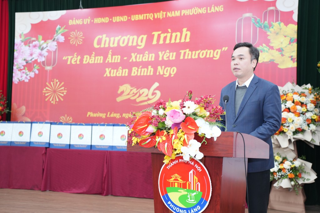 Bí thư Đảng ủy, Chủ tịch HĐND phường Láng Nguyễn Hồng Dân đã ghi nhận và gửi lời cảm ơn chân thành tới những tấm lòng hảo tâm đã chung tay cùng chính quyền địa phương