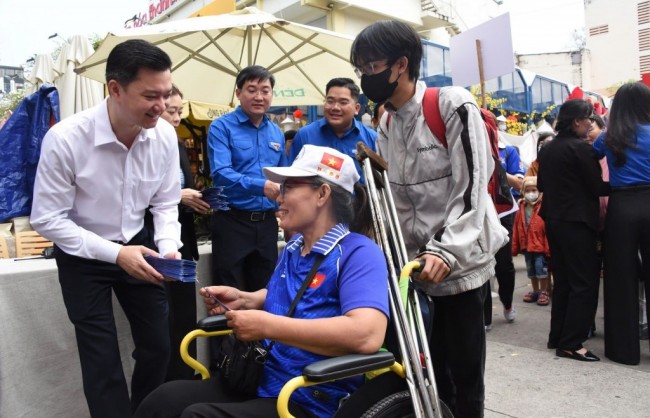 “Mang Tết về nhà”: Những chuyến xe chở yêu thương, sum vầy