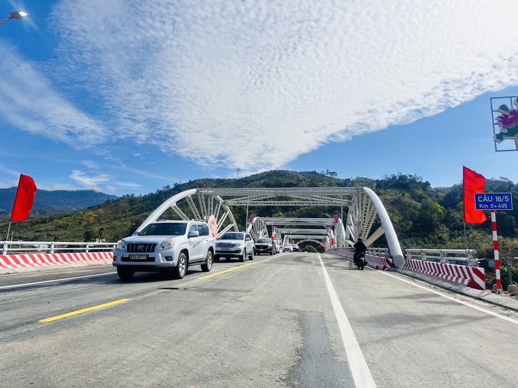 Quảng Ngãi thông xe kỹ thuật Cầu 16/5 Đăk Pék