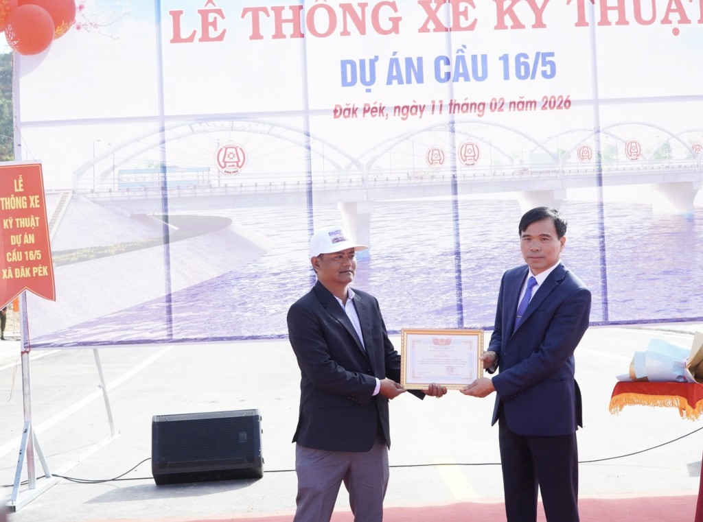 Quảng Ngãi thông xe kỹ thuật Cầu 16/5 Đăk Pék