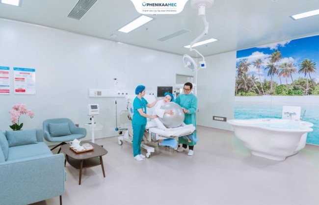 Bồn sinh dưới nước ấm trong thai sản trọn gói Luxury PhenikaaMec: Khi khoa học hiện đại nâng niu trải nghiệm sinh nở của người mẹ…