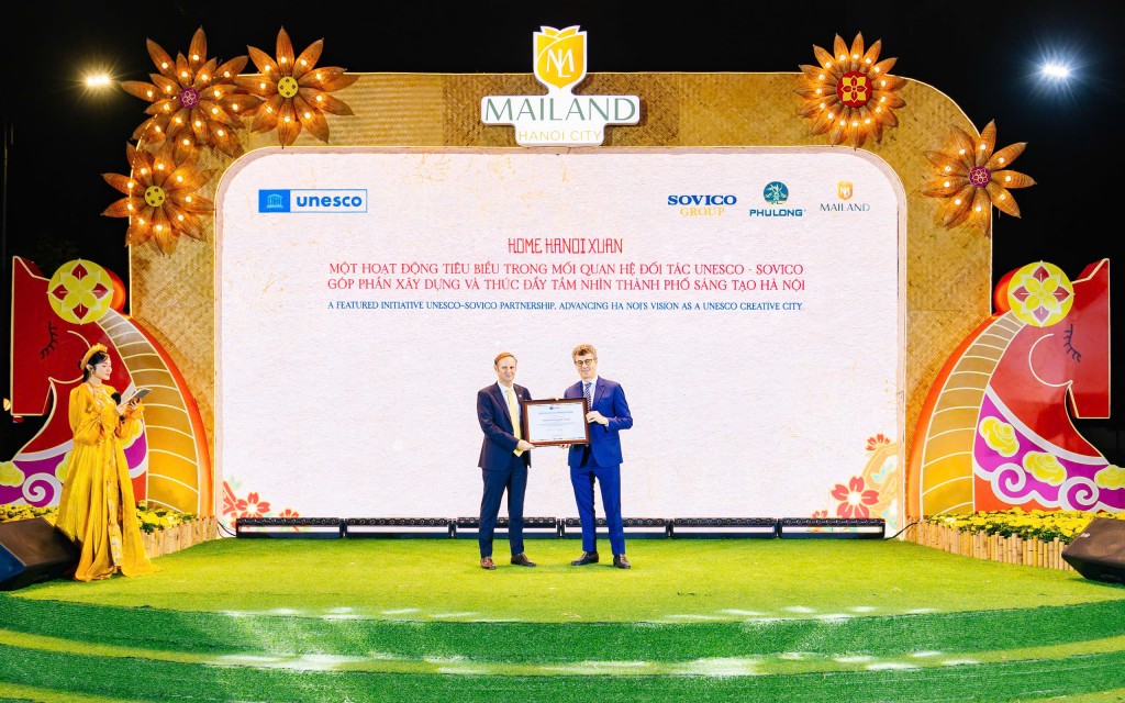 Lần đầu tiên có đường hoa Tết trong Hoàng thành Thăng Long