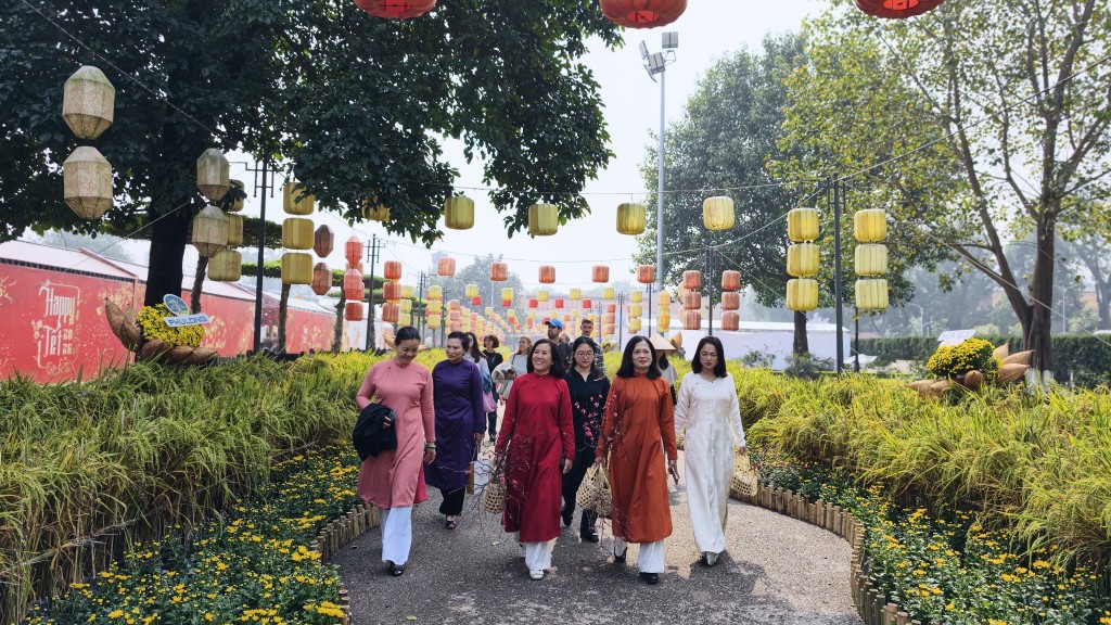 Lần đầu tiên có đường hoa Tết trong Hoàng thành Thăng Long