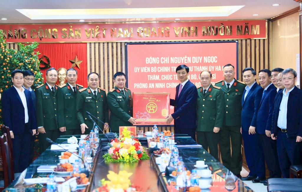 Bí thư Thành ủy Nguyễn Duy Ngọc thăm, chúc Tết Giáo hội Phật giáo Việt Nam và các đơn vị quân đội, công an